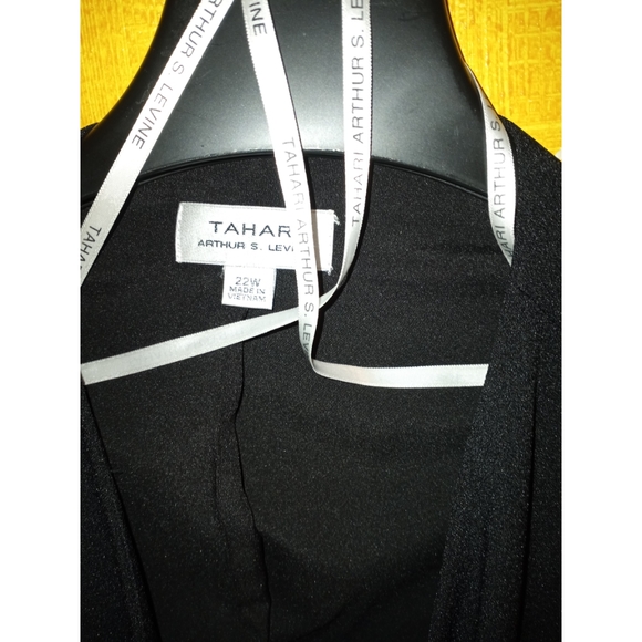 TAHARI CAPE PLUS SIZE BLAZER - Picture 6 of 11